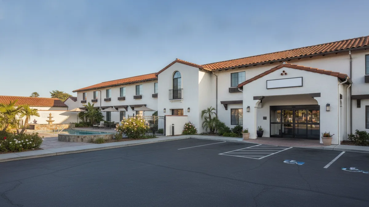 Lone Oak Lodge budget-friendly motel with pool in Monterey near Monterey Bay Aquarium
